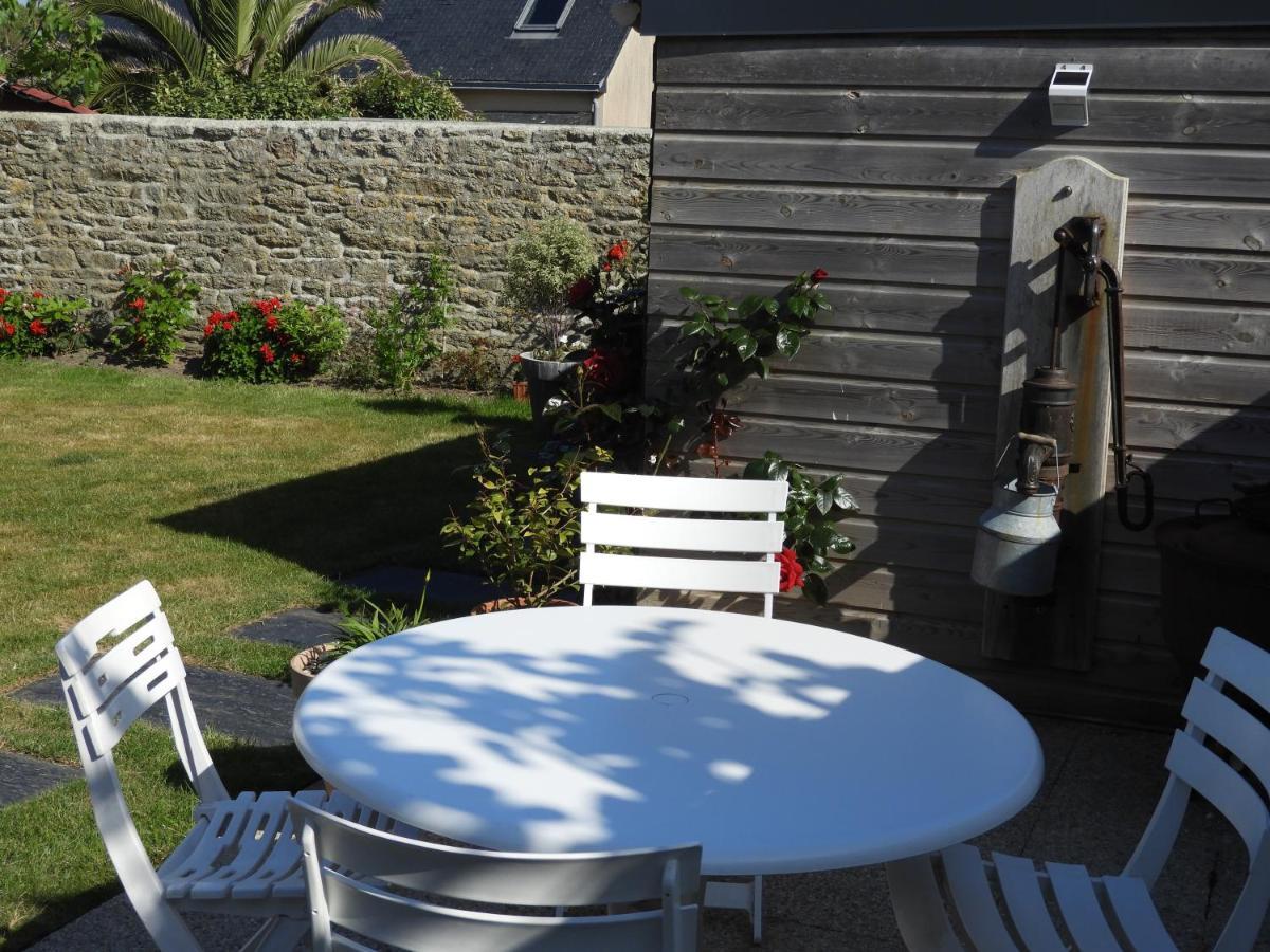 Bed and Breakfast Les Volets Bleus Saint-Guénolé Exterior foto